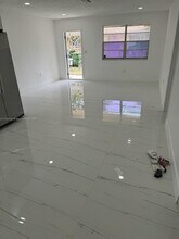 111 SW 8th Ct in Hallandale Beach, FL - Building Photo - Building Photo