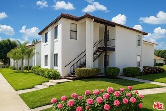 1930 E College Ave in Visalia, CA - Building Photo - Building Photo