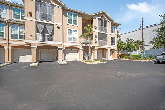 5110 Bay Club Cir in Tampa, FL - Building Photo - Building Photo