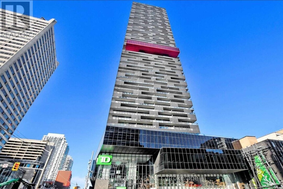 4404-4408 EGLINTON Ave in Toronto, ON - Building Photo