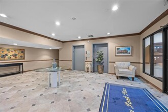 250 S Brentwood Blvd in Clayton, MO - Building Photo - Building Photo