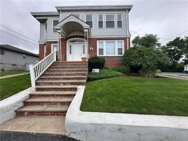 1 Rosemary St in Cranston, RI - Building Photo - Building Photo