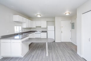 Stuart Place in Olympia, WA - Building Photo