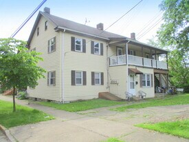 272 13th St, Unit #3 in Ambridge, PA - Building Photo