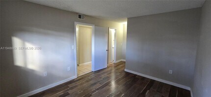 251 Palm Cir W in Pembroke Pines, FL - Building Photo - Building Photo