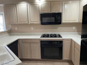 1529 Dallas Terrace in Henderson, NV - Building Photo - Building Photo
