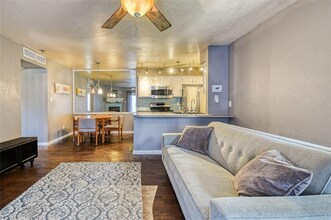 3000 Chautauqua Ave, Unit 112 in Norman, OK - Building Photo - Building Photo