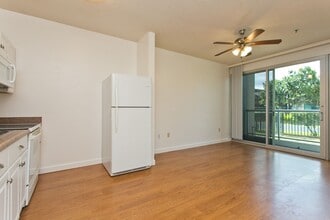 94-979-979 Kau'Olu Pl in Waipahu, HI - Building Photo - Building Photo