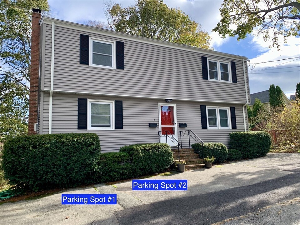 18 Guernsey St in Marblehead, MA - Building Photo