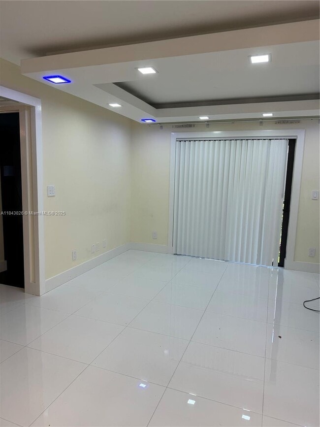 10024 Winding Lake Rd in Sunrise, FL - Building Photo - Building Photo