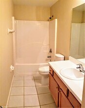 1025 Jaguar Blvd in Lehigh Acres, FL - Foto de edificio - Building Photo