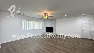 9811 Arroyo Ave in Hesperia, CA - Building Photo - Building Photo