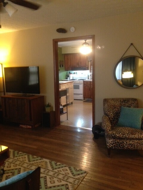 213 E Vermilya Ave in Bloomington, IN - Foto de edificio - Building Photo