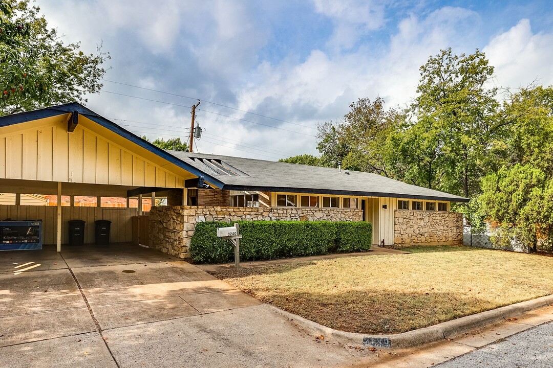 3240 Lubbock Ave in Fort Worth, TX - Foto de edificio