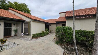 15075 SW 49th Ln in Miami, FL - Building Photo