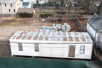 400 Oak St in Copiague, NY - Building Photo - Building Photo