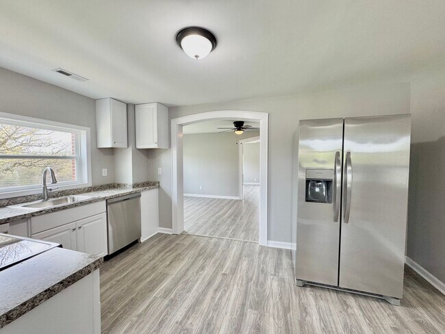 2288 Hungarytown Rd in Blackstone, VA - Building Photo - Building Photo