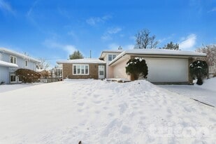 285 Polo Club Dr in Glendale Heights, IL - Building Photo