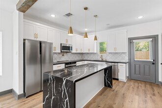 6813 Parkhurst Dr in Houston, TX - Building Photo - Building Photo