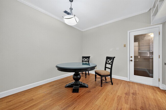 4426 Basswood Ln in Bellaire, TX - Foto de edificio - Building Photo