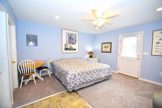 7702 Coastal Hwy, Unit Efficiency in Ocean City, MD - Building Photo - Building Photo