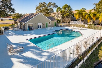 Brittanys Place Apartments in Largo, FL - Foto de edificio - Building Photo