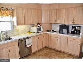 911 Grings Hill Rd in Sinking Spring, PA - Building Photo - Building Photo