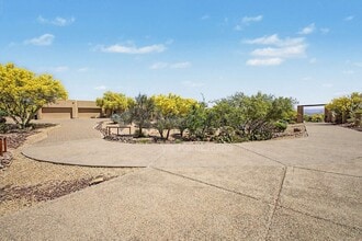 14006 E Mark Ln in Scottsdale, AZ - Building Photo - Building Photo