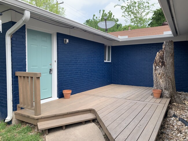 2410 Audubon Pl, Unit B in Austin, TX - Foto de edificio - Building Photo