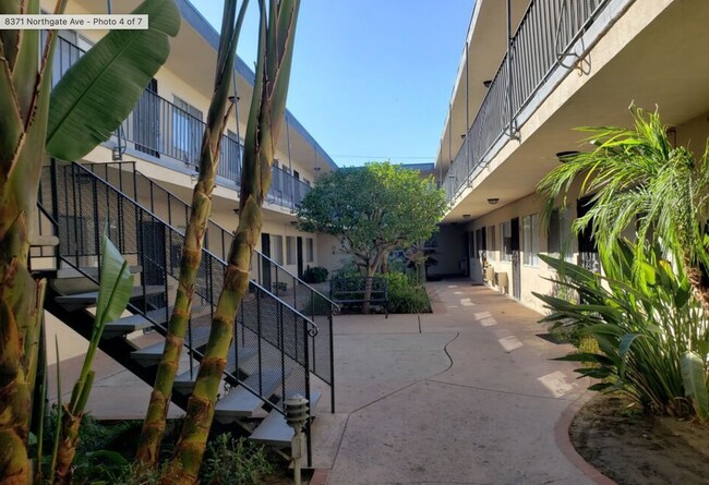 8371 Northgate Ave in Los Angeles, CA - Building Photo - Building Photo
