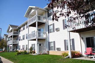 Rosewood Villas - Senior in Madison, WI - Foto de edificio - Building Photo