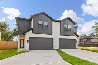 518 Clinton St in Conroe, TX - Building Photo - Building Photo