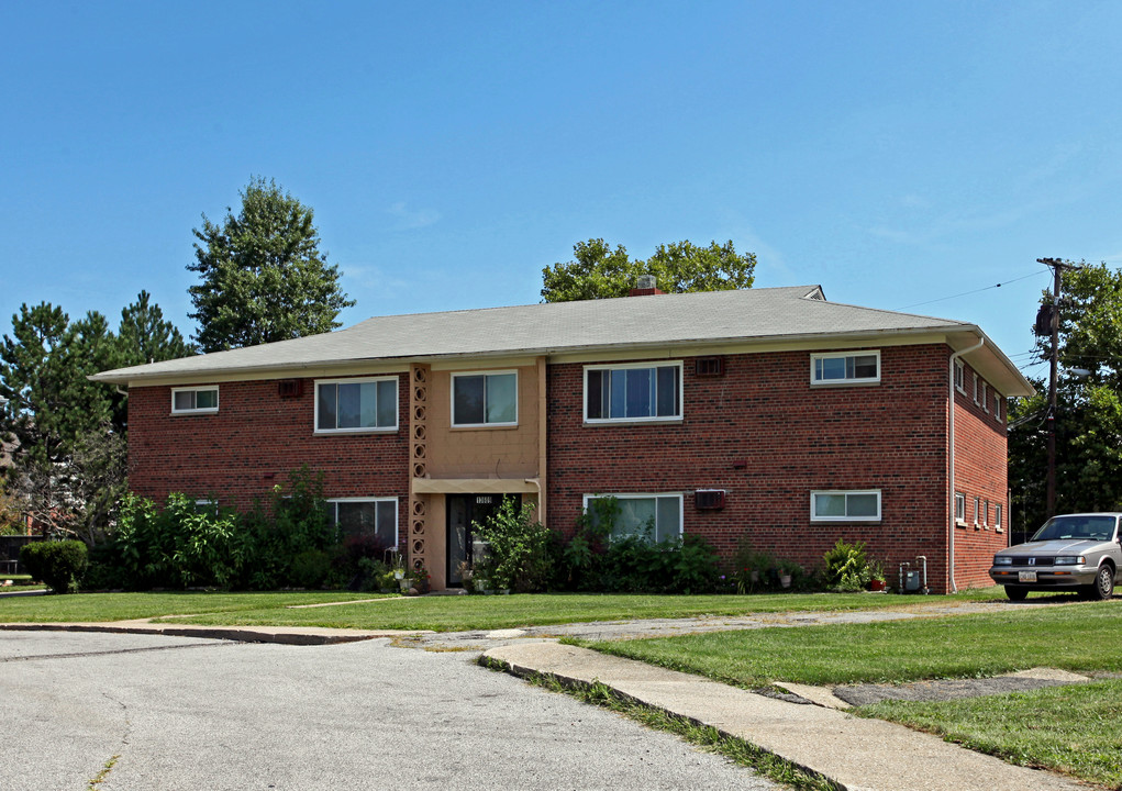 13621 Bellaire Rd in Cleveland, OH - Building Photo