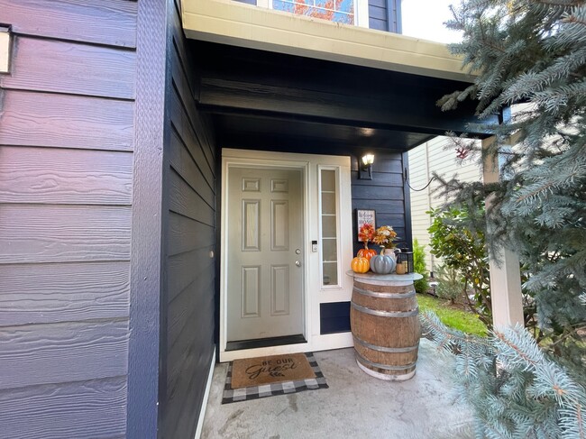 527 Whitney Dr in Newberg, OR - Building Photo - Building Photo