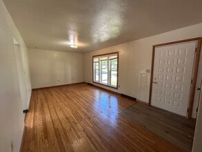 1421 Starbeck Cir in Cedar Falls, IA - Building Photo - Building Photo