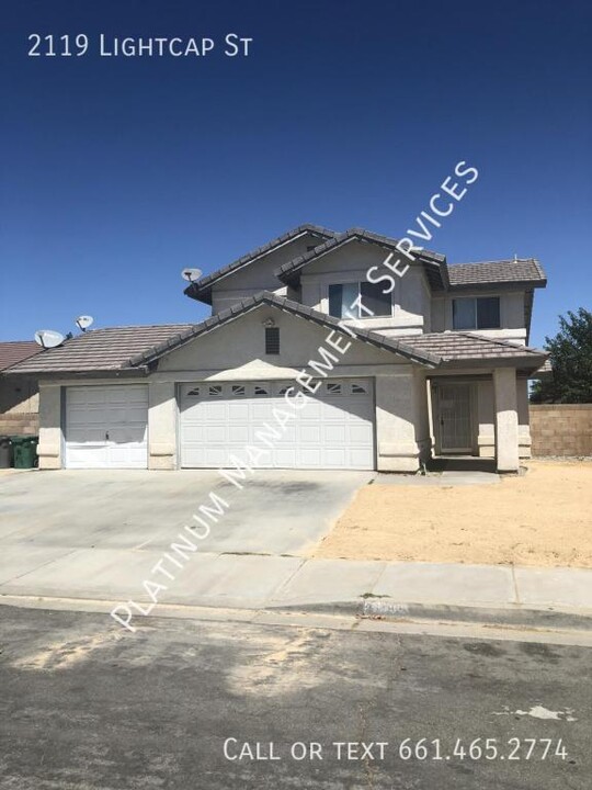 2119 Lightcap St in Lancaster, CA - Building Photo