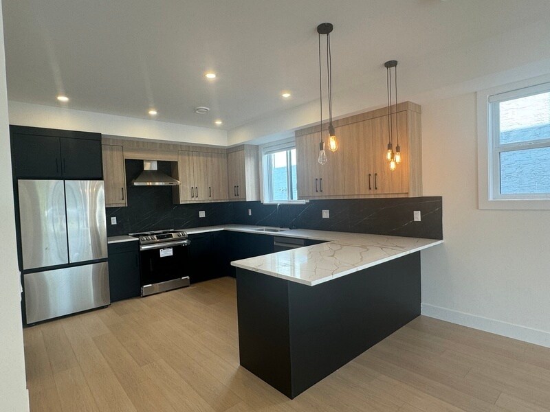 2966 Conlin Ct in Kelowna, BC - Building Photo
