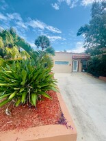 726 N Peninsula Dr in Daytona Beach, FL - Building Photo