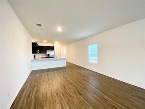112 Night Riders Wy in Jarrell, TX - Building Photo - Building Photo