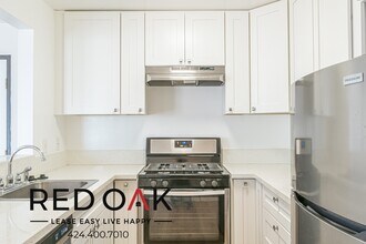 5541 Fulcher Ave in Los Angeles, CA - Building Photo - Building Photo