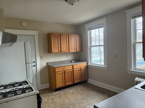 297 Park St, Unit 2FB in West Haven, CT - Building Photo - Building Photo