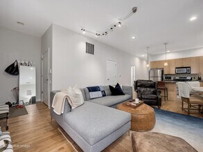 1347 W Washington Blvd in Chicago, IL - Building Photo - Building Photo