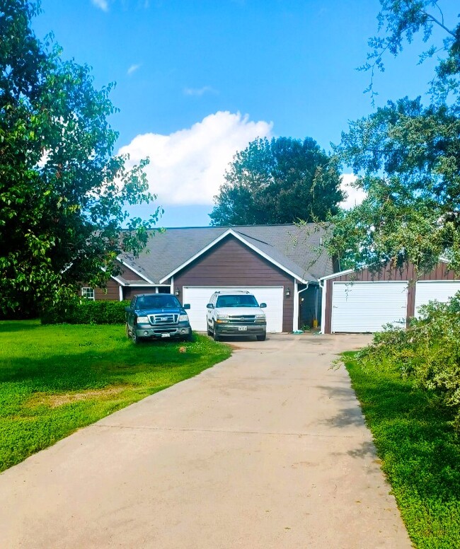 property at 280 County Road 4316 N