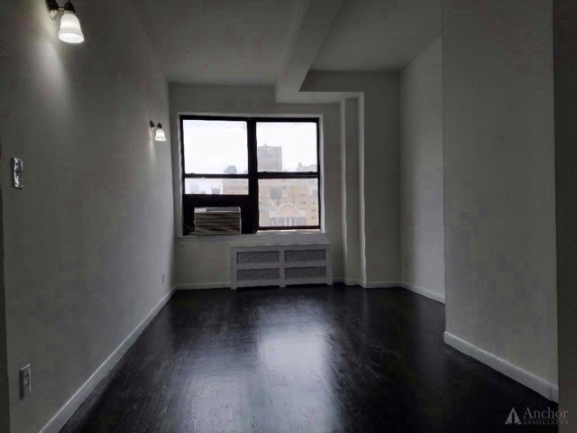 135 W 16th St-Unit -7H in New York, NY - Building Photo