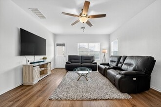 141 Rowdy Yates Wy in Jarrell, TX - Building Photo - Building Photo