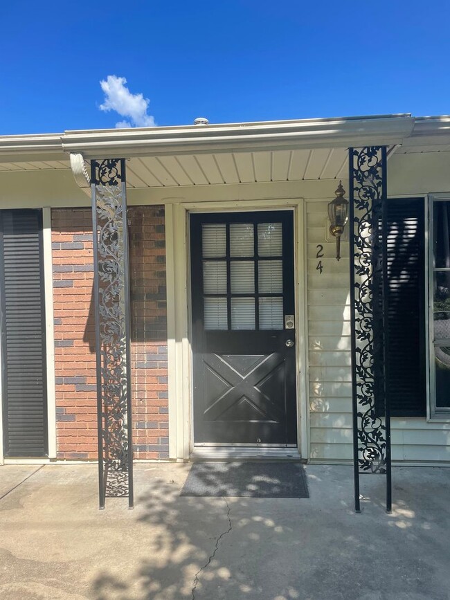 24 N Lewis St in Lexington, VA - Building Photo - Building Photo