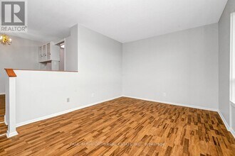 1100-1100 Ambleside Dr in Ottawa, ON - Building Photo - Building Photo