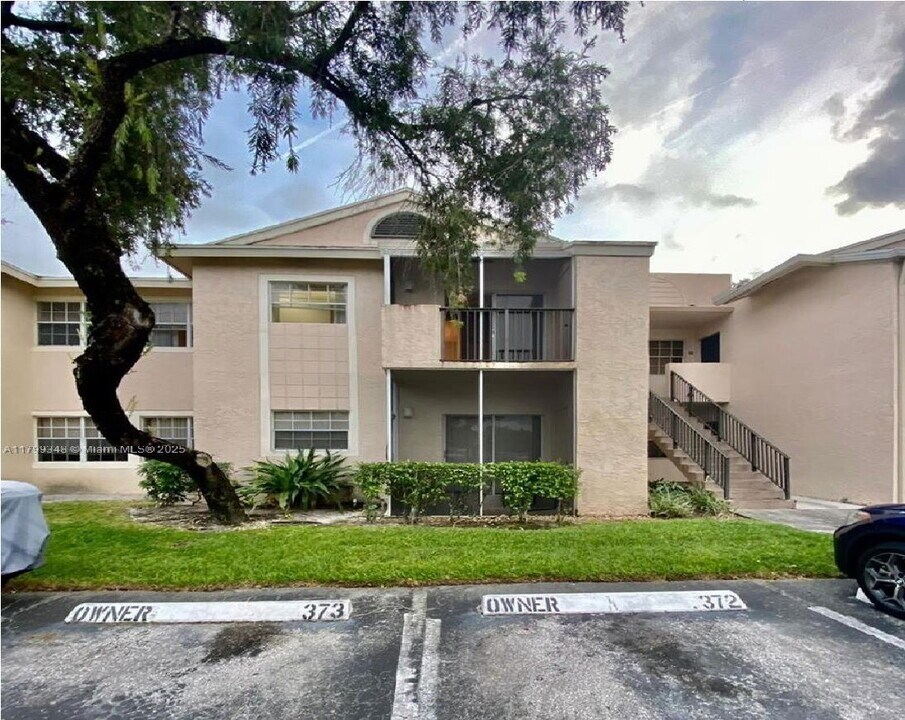 640 Cypress Club Way in Pompano Beach, FL - Building Photo
