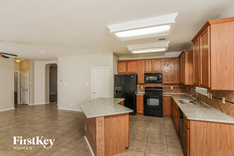 16918 Darien Wing in San Antonio, TX - Building Photo - Building Photo
