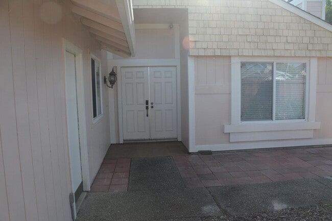 2221 Lynbrook Dr in Pittsburg, CA - Building Photo - Building Photo